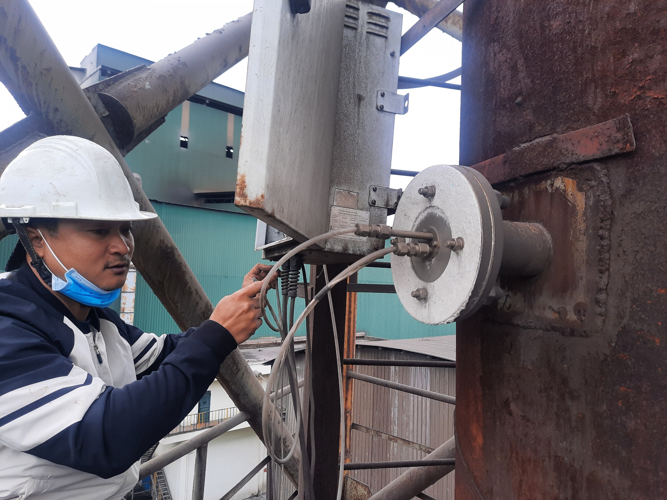 Lắp đặt trạm quan trắc khí thải nhà máy thép Tuyên Quang